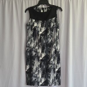 Chic Monochrome Sleeveless Midi Dress